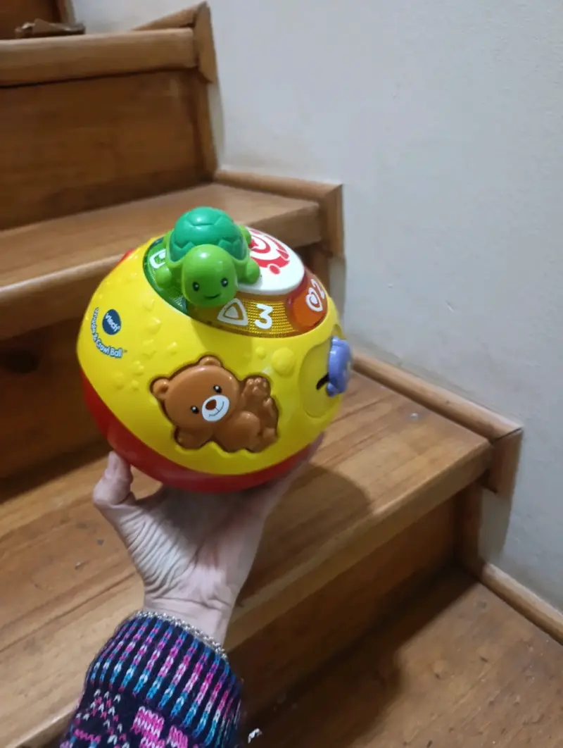 Pelota interactiva musical para bebés - 2