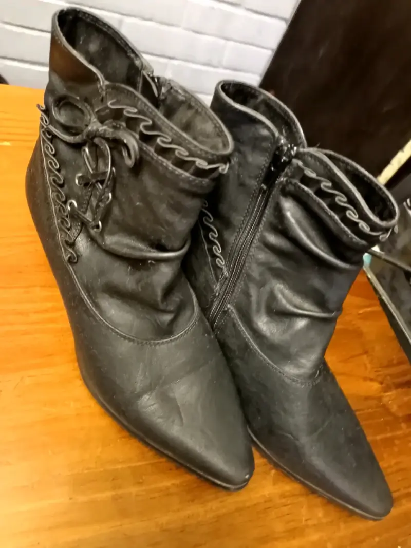 Botines negros 37 de cuero con cierre lateral - 1