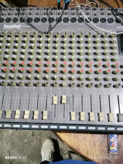 Mezclador de audio SoundTech ST1621FX - miniatura 3