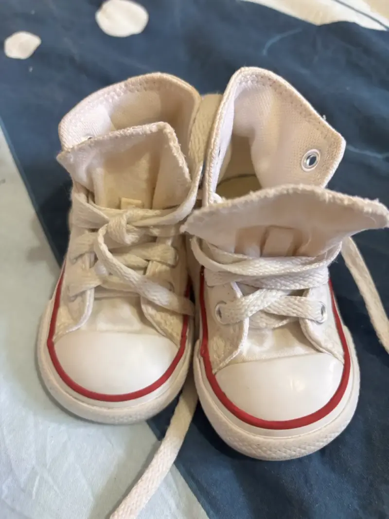 Zapatillas de bebé blancas con cordones - 1