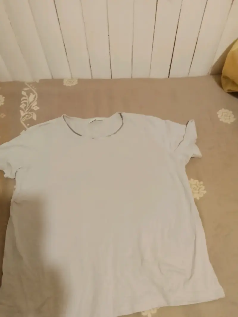 Polera blanca básica para mujer