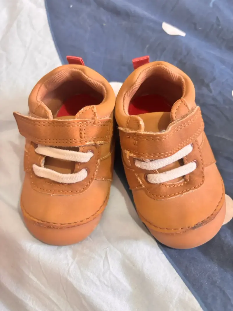 Zapatillas de bebé azul marino con velcro - 3