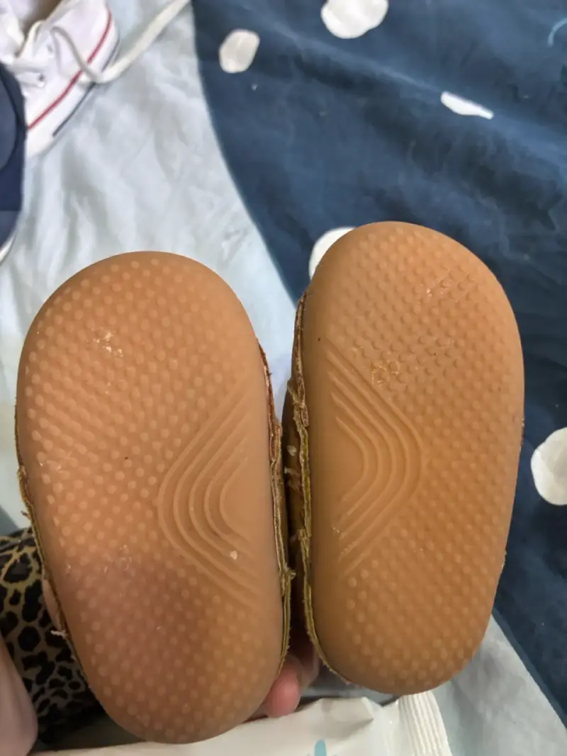 Zapatillas de bebé azul marino con velcro - 4