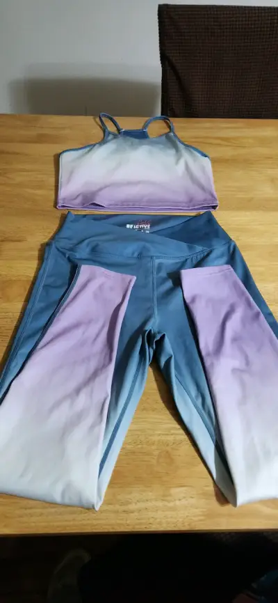 Conjunto deportivo Beactive negro con estampado - miniatura 2