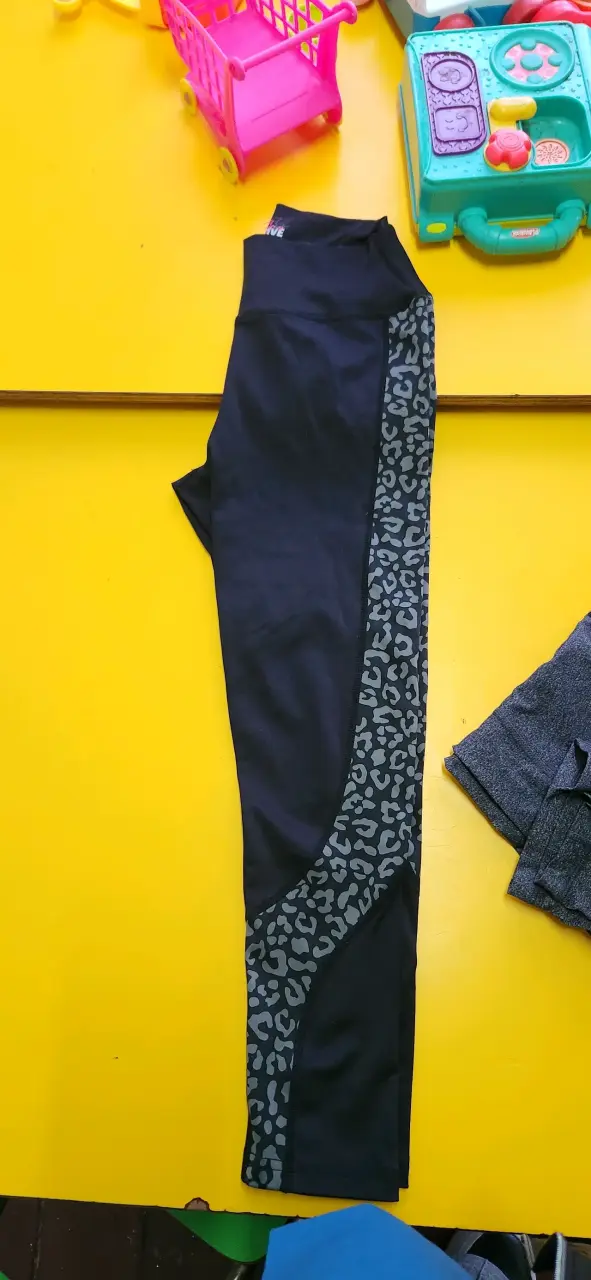 Conjunto deportivo Beactive negro con estampado - 6