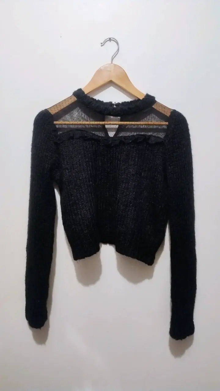Suéter negro con encaje y transparencias - 1