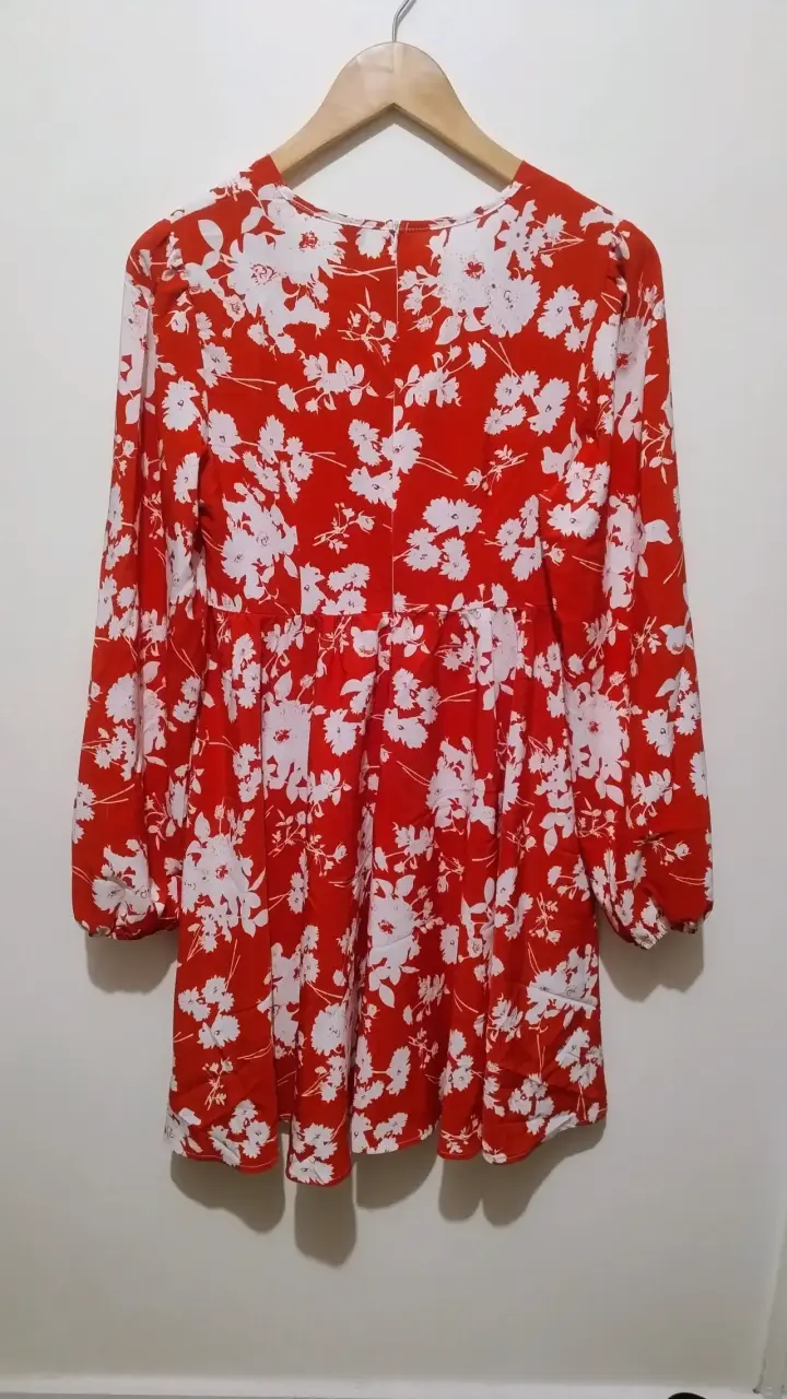 Vestido floral rojo SHEIN con mangas largas - 2