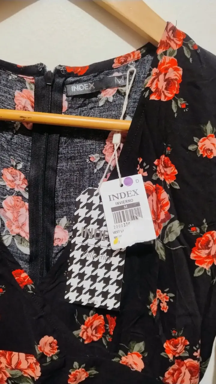 Vestido floral negro con mangas 3/4 - 2
