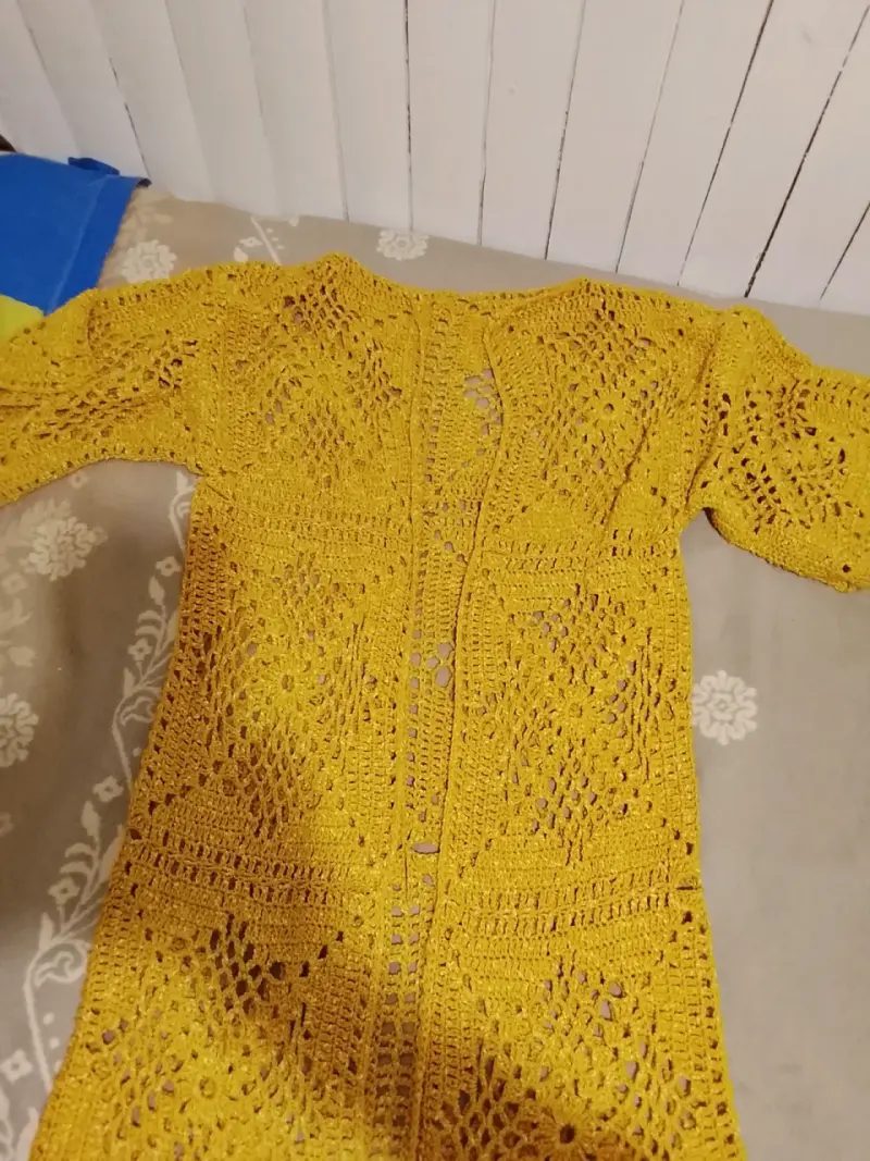 Vestido tejido a crochet amarillo
