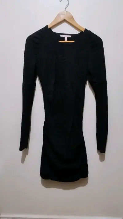 Vestido negro ajustado de manga larga - miniatura 1