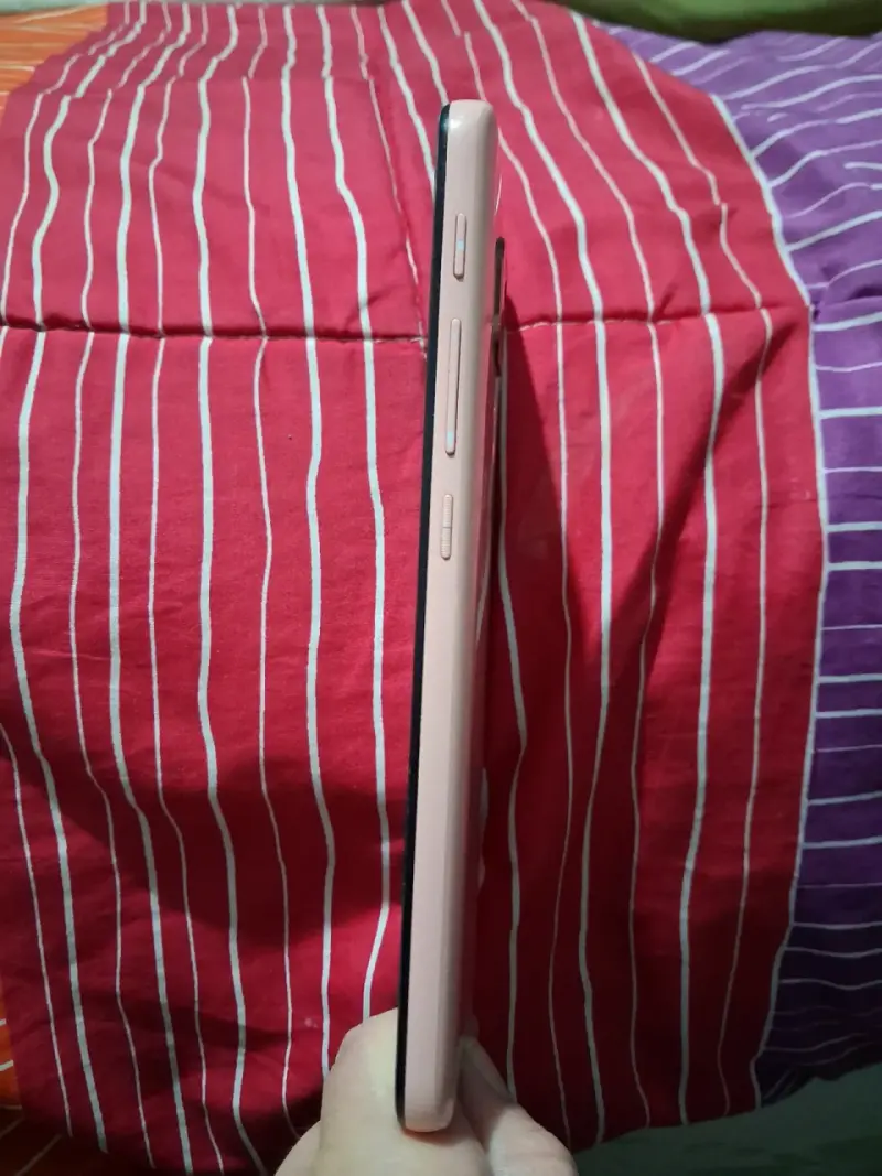 Smartphone Motorola con pantalla dañada - 4