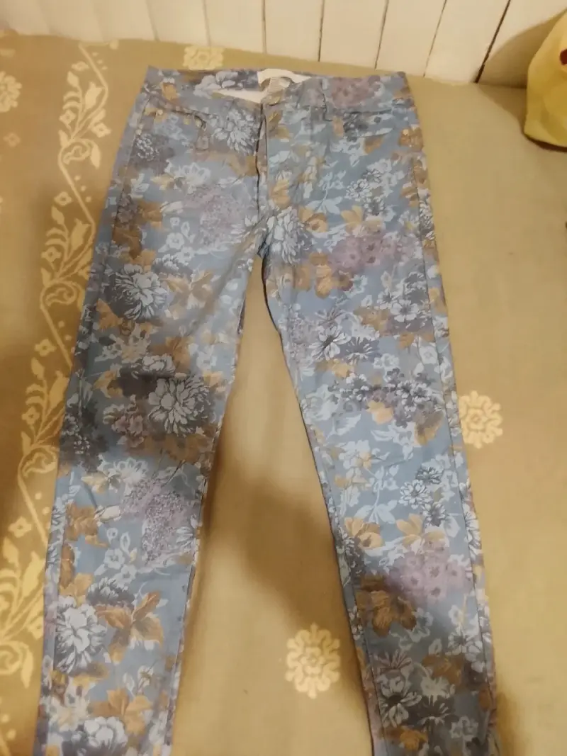 Pantalones de mezclilla florales para mujer