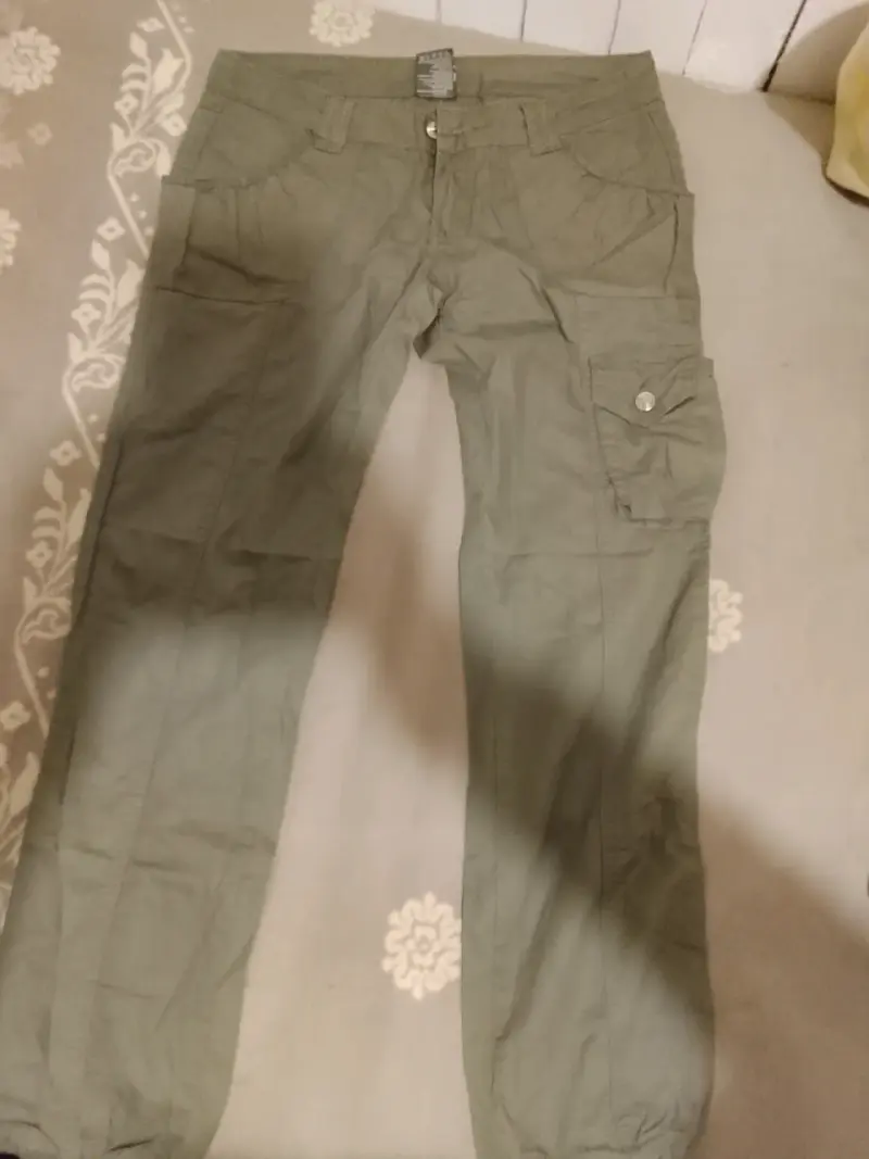 Pantalones cargo verde oliva para hombre