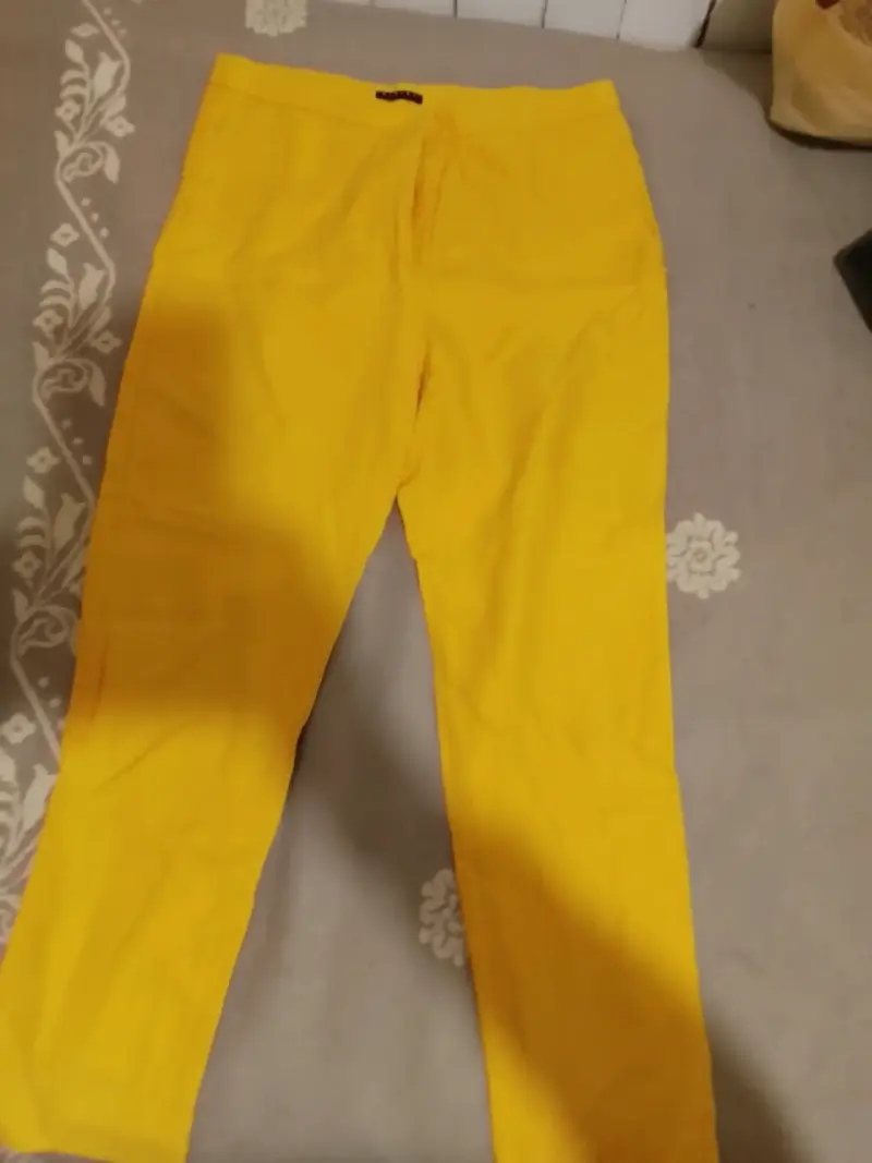 Pantalones amarillos para mujer