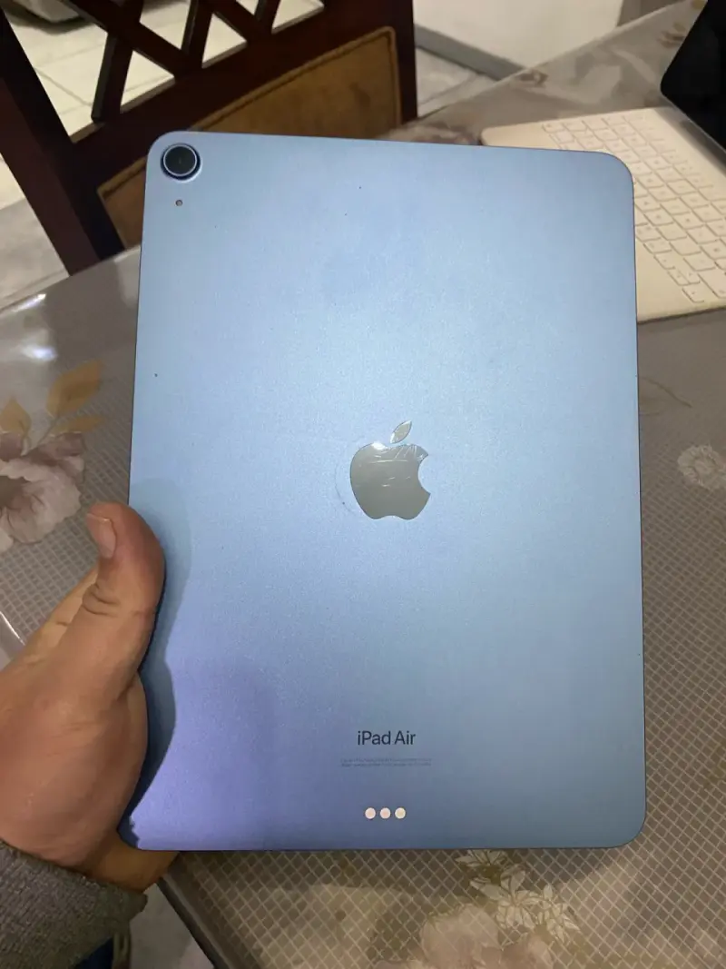iPad Air 5 azul en buen estado - 1