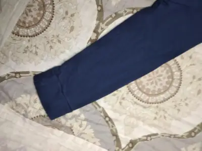 Polerón azul con capucha y diseño de ciervo - miniatura 2