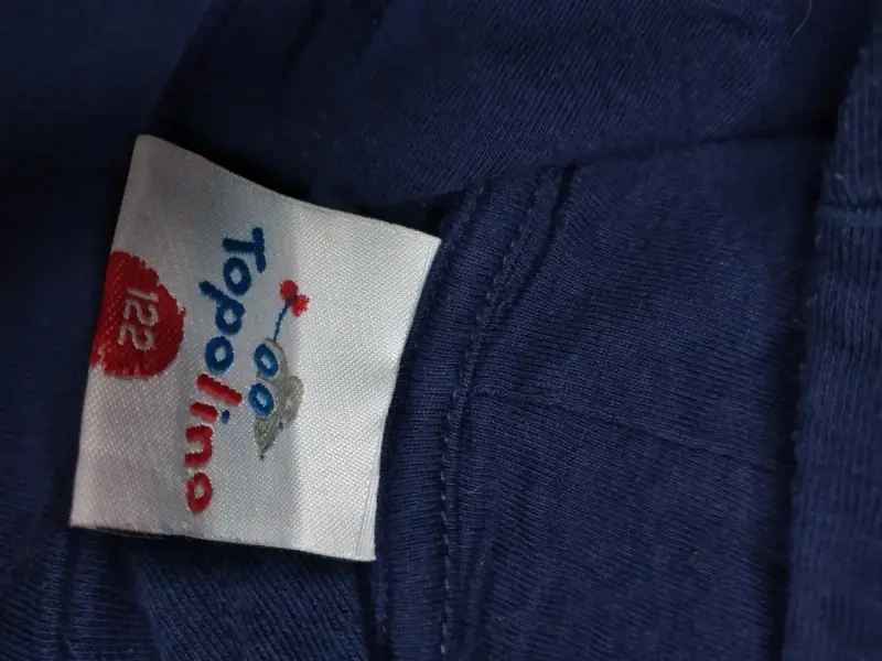 Polerón azul con capucha y diseño de ciervo - 3