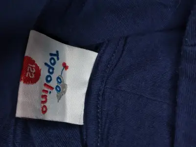 Polerón azul con capucha y diseño de ciervo - miniatura 3