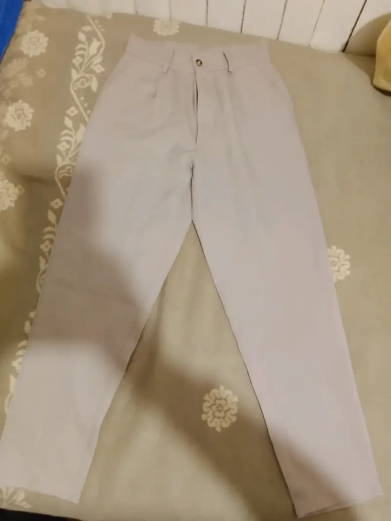 Pantalones beige casuales para hombre