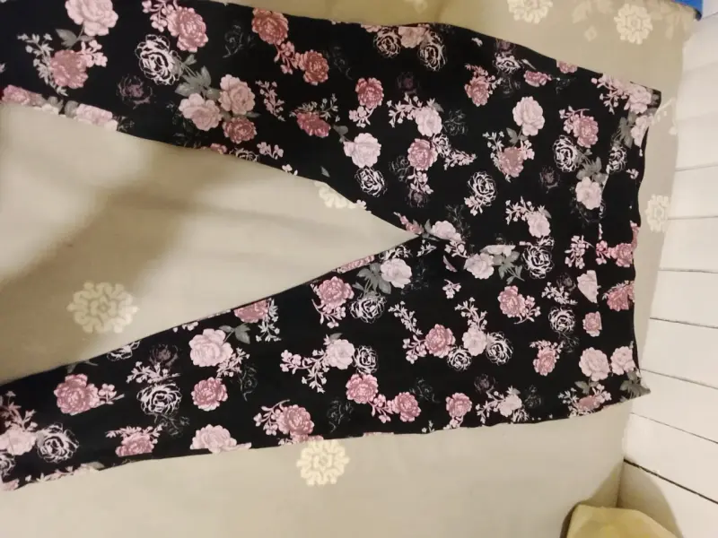 Leggings florales negros para mujer