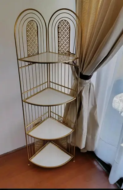 Estante de esquina dorado con diseño elegante - miniatura 10