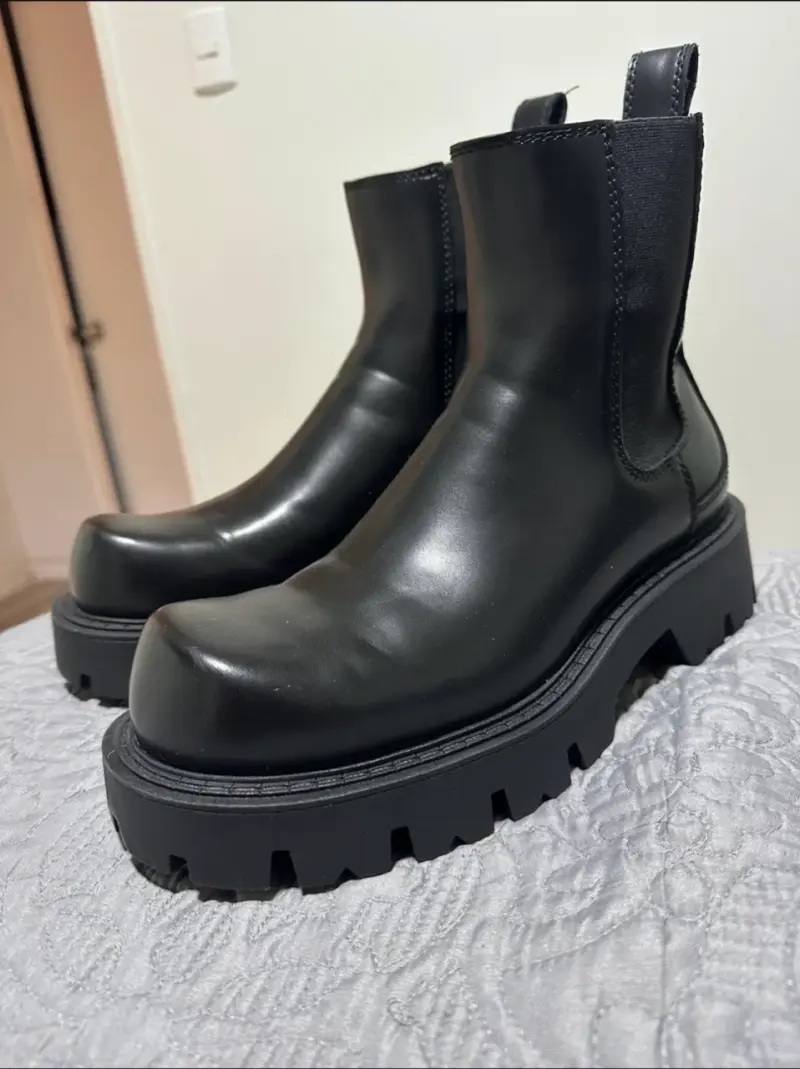Botines negros de cuero con suela gruesa - 1