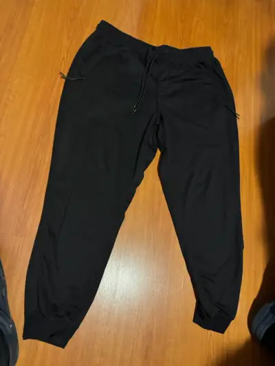 Pantalones deportivos negros - miniatura 1