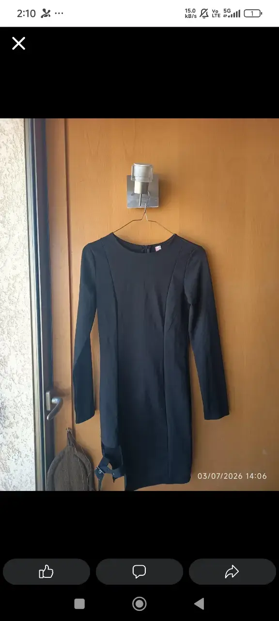 Vestido negro elegante de manga larga
