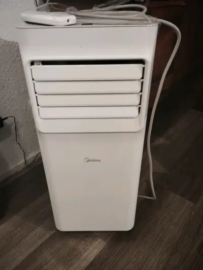 Aire acondicionado portátil Midea con control remoto - miniatura 2