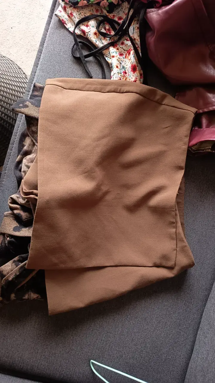 Falda short corta marrón para mujer