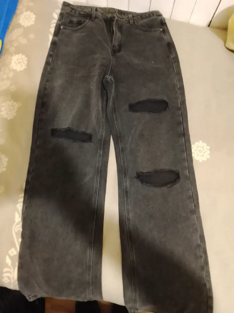 Jeans negros desgastados para hombre