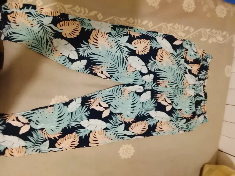Pantalones estampados tropicales para mujer