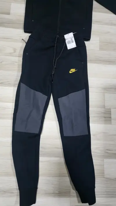 nike tech - miniatura 1