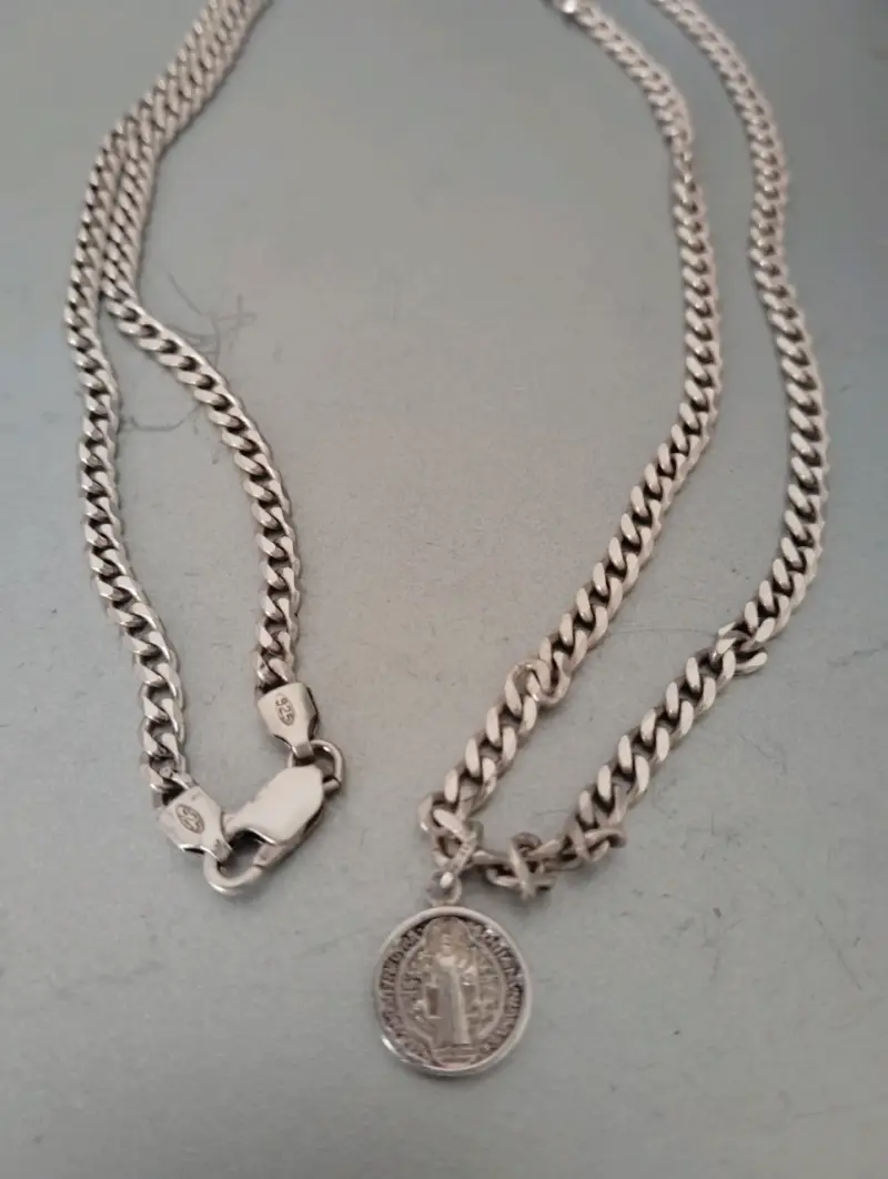 Cadena de plata con medalla religiosa - 1