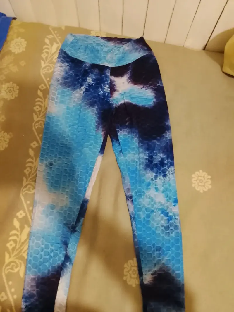 Leggings deportivos azules con diseño tie-dye