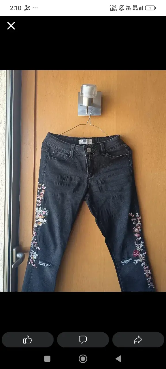 Jeans negros bordados para mujer