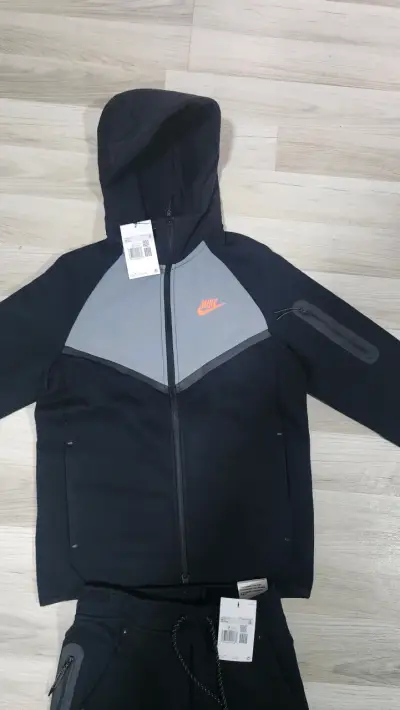nike tech - miniatura 1