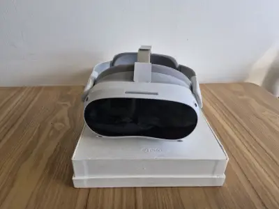Gafas de realidad virtual Pico 4 - miniatura 1