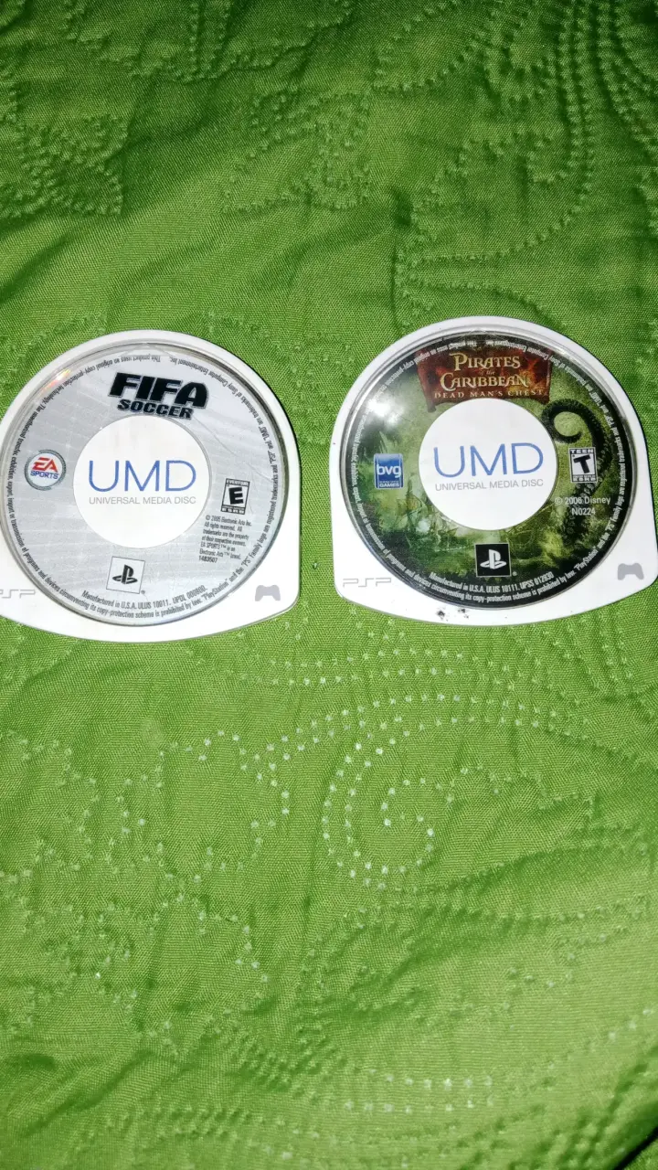 Juegos UMD PSP FIFA y Piratas del Caribe - 1