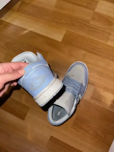 Zapatillas gris y celestes - miniatura 3