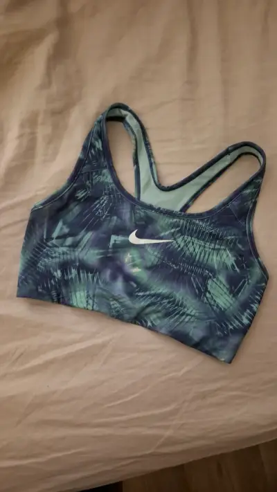 Top deportivo Nike verde con morado talla XS - miniatura 1