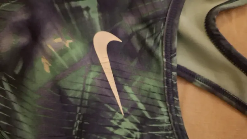 Top deportivo Nike verde con morado talla XS - 3