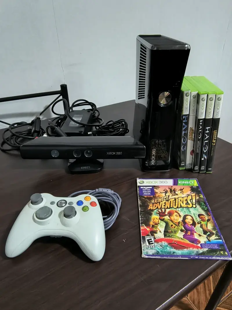 Consola Xbox 360 con Kinect y juegos - 1
