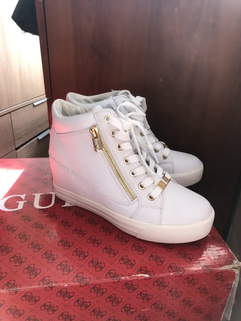 Zapatillas Guess con plataforma y cierre lateral - 1