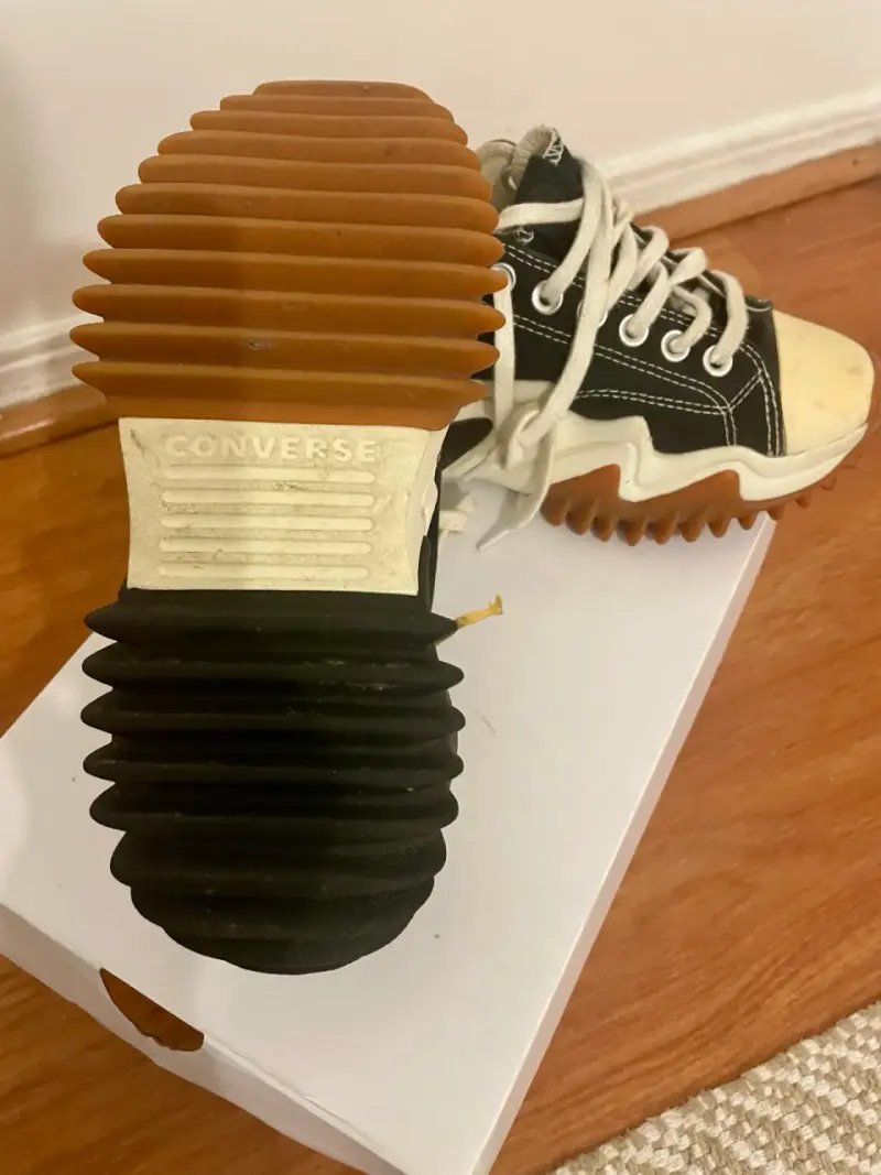 Zapatillas negras con suela gruesa - 3