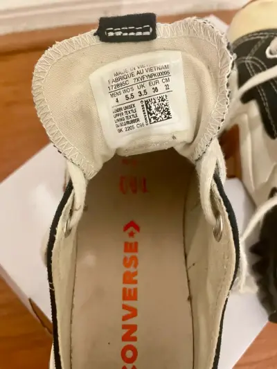 Zapatillas negras con suela gruesa - miniatura 4