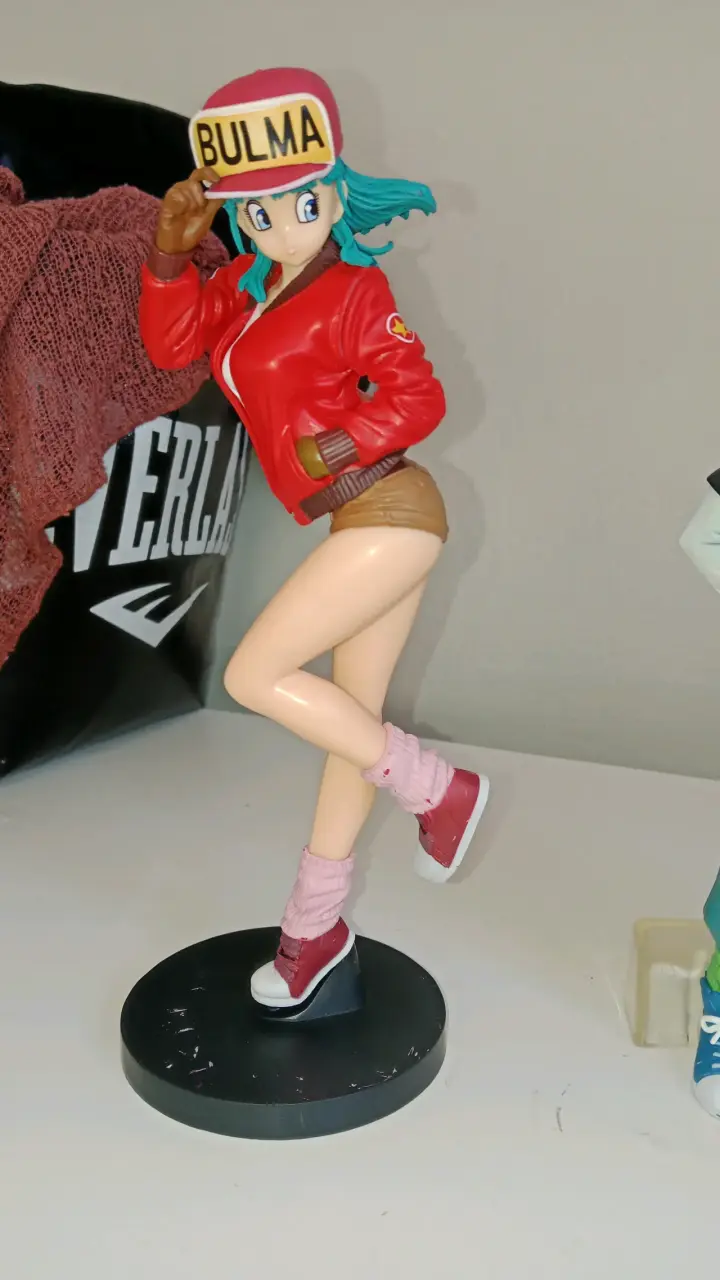 Figura de colección Bulma con chaqueta roja