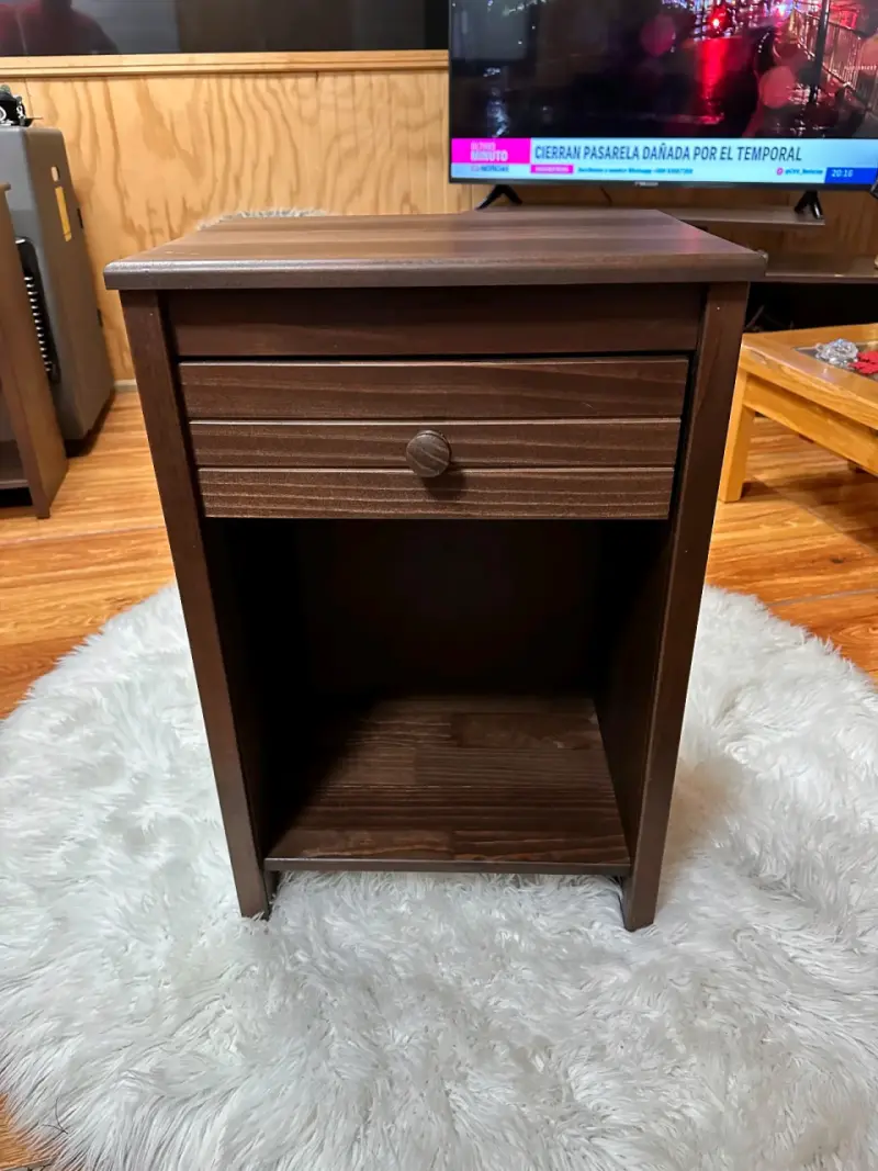 Velador de madera con cajón