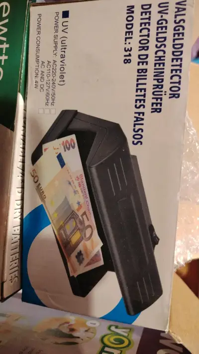 Detector de billetes falsos UV modelo 318 - miniatura 1