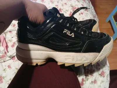 Zapatillas deportivas Fila negras usadas - miniatura 1